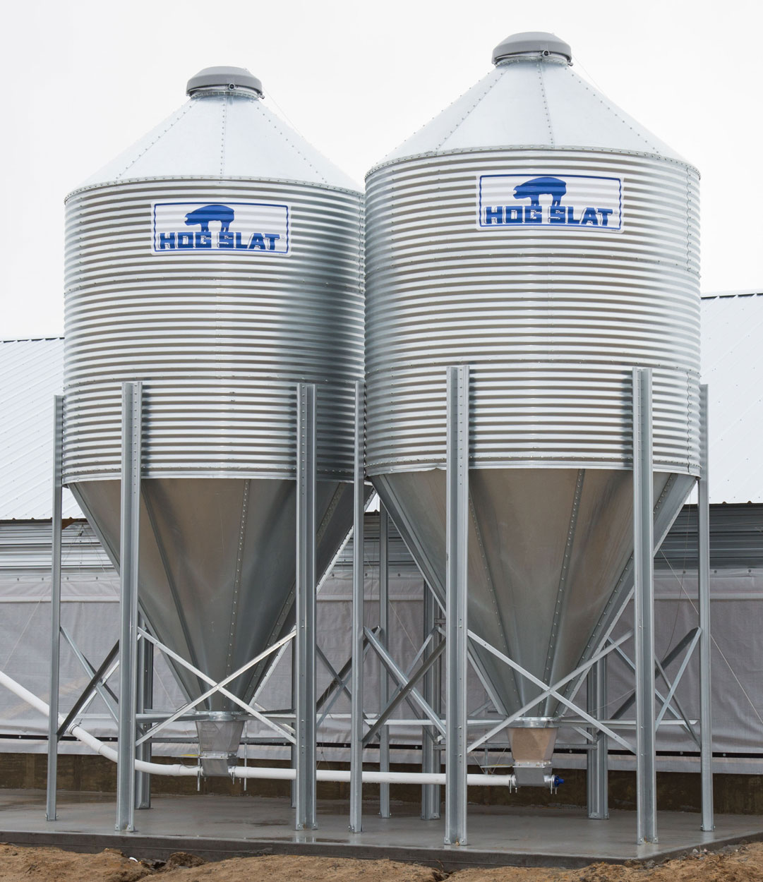 Hog Slat feed bins are available in many different sizes and capacities to provide storage solutions for your operation.
